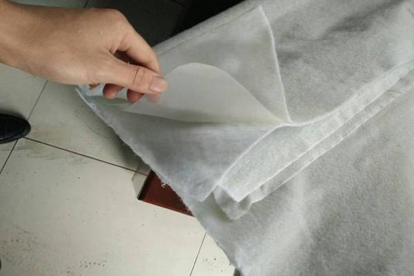 復(fù)合土工膜在施工和養(yǎng)護(hù)的過程中需要澆水嗎？  第1張